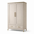 Armadio in legno massello beige con maniglie in metallo dorato